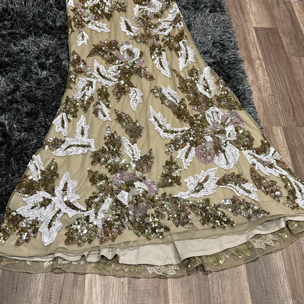 NWOT Mac Duggal floral embellished sequin v neck gown - Picture 15 of 16